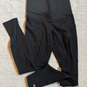 Postpartum compression leggings